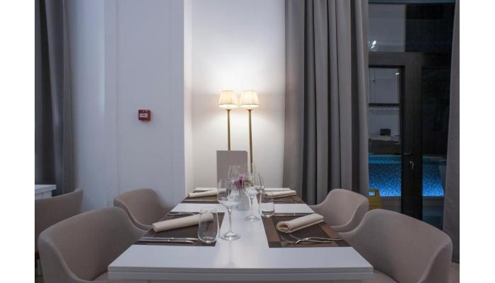 Hotel Moskva poza 12